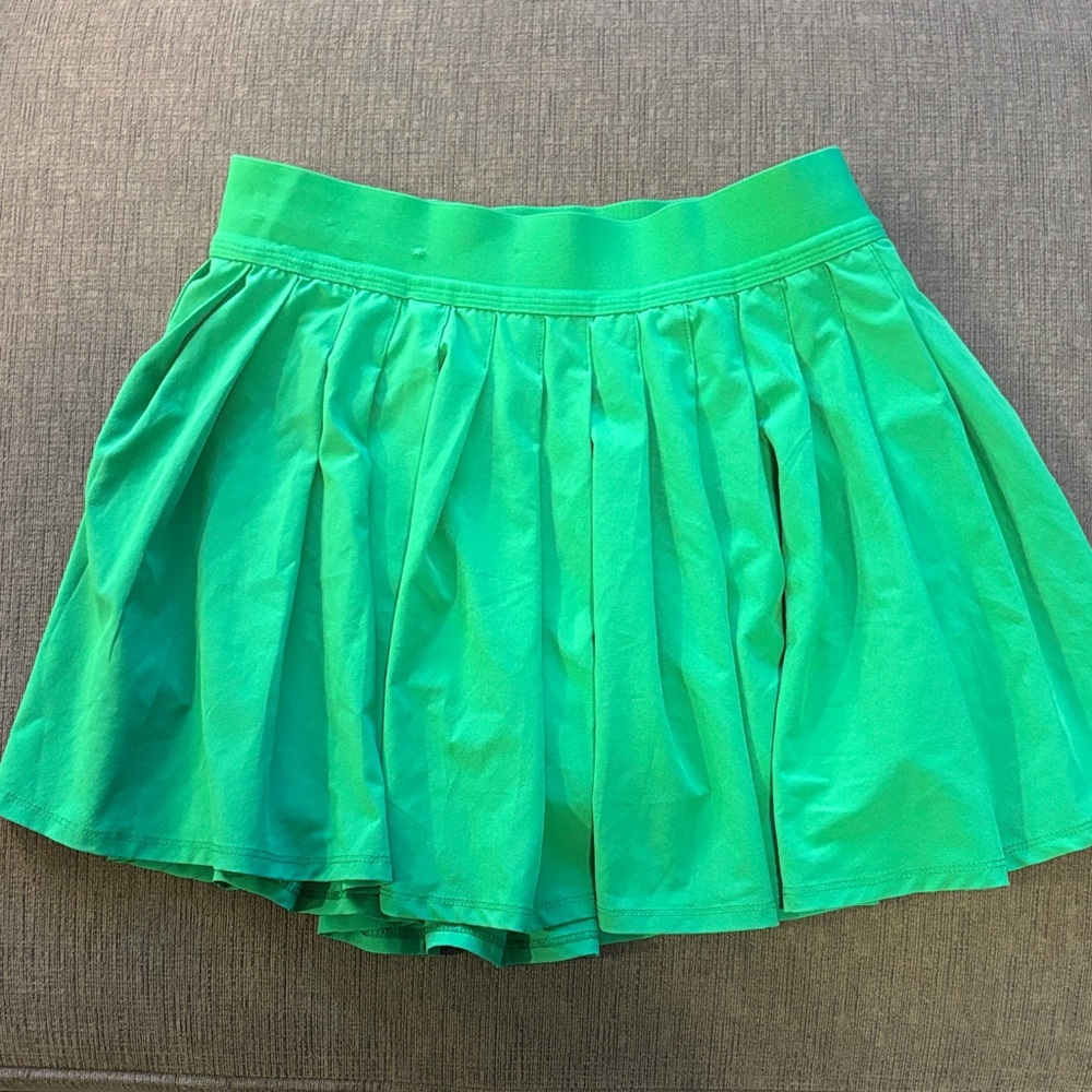 Vibrant kelly Green Pleated tennis Skirt All in Motion size small